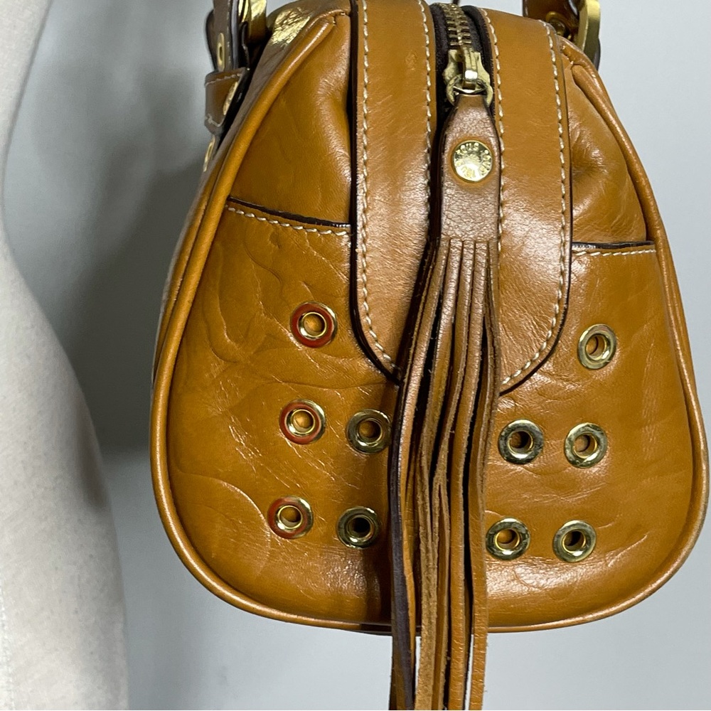 SOLD‼️ TOUS Bear Signature Leather Barrel Tassel Shoulder Bag - Picture 9 of 14
